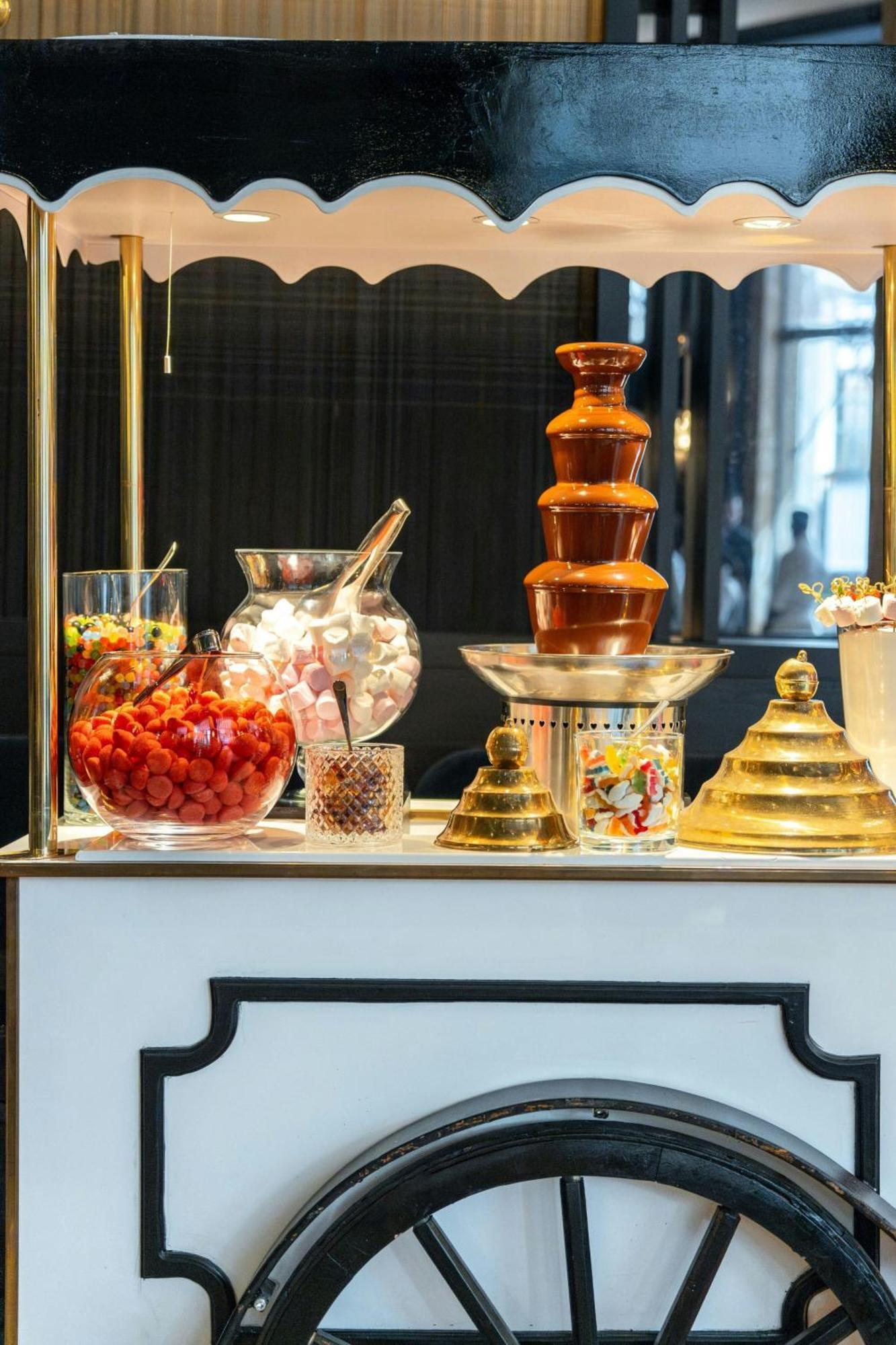 Prince De Galles, A Luxury Collection Hotel, Paris Exteriör bild